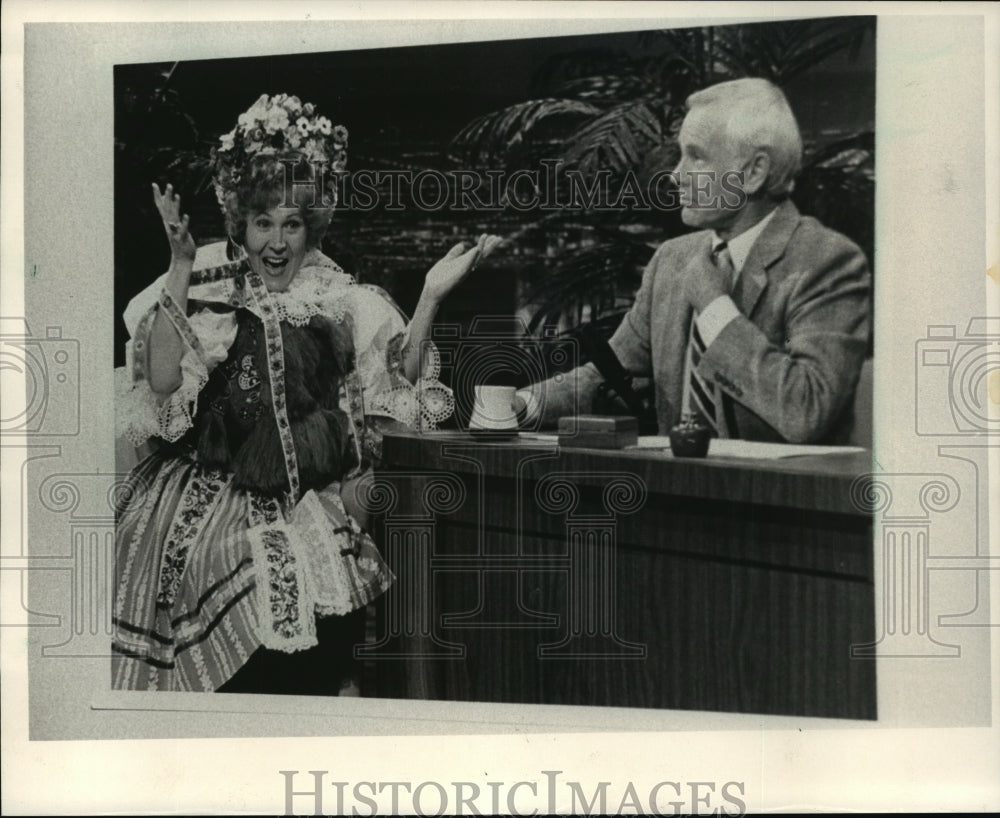 1988 Press Photo Vlasta Krsek on Johnny Carson&#39;s show - mja35212-Historic Images