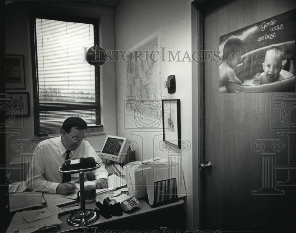 1992 Press Photo Dave Krahn&#39;s office at the Waukesha County Courthouse-Historic Images