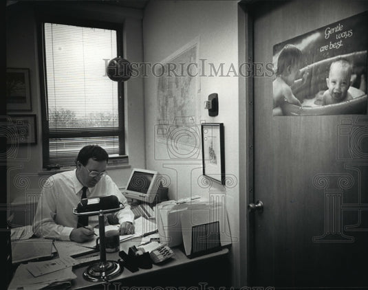 1992 Press Photo Dave Krahn's office at the Waukesha County Courthouse-Historic Images