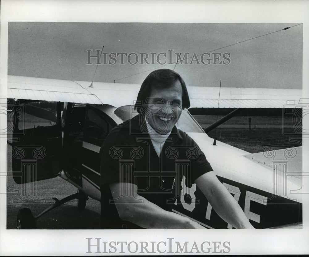 1977 Press Photo Darwin Krall, Department of Natural Resources pilot - mja35259-Historic Images