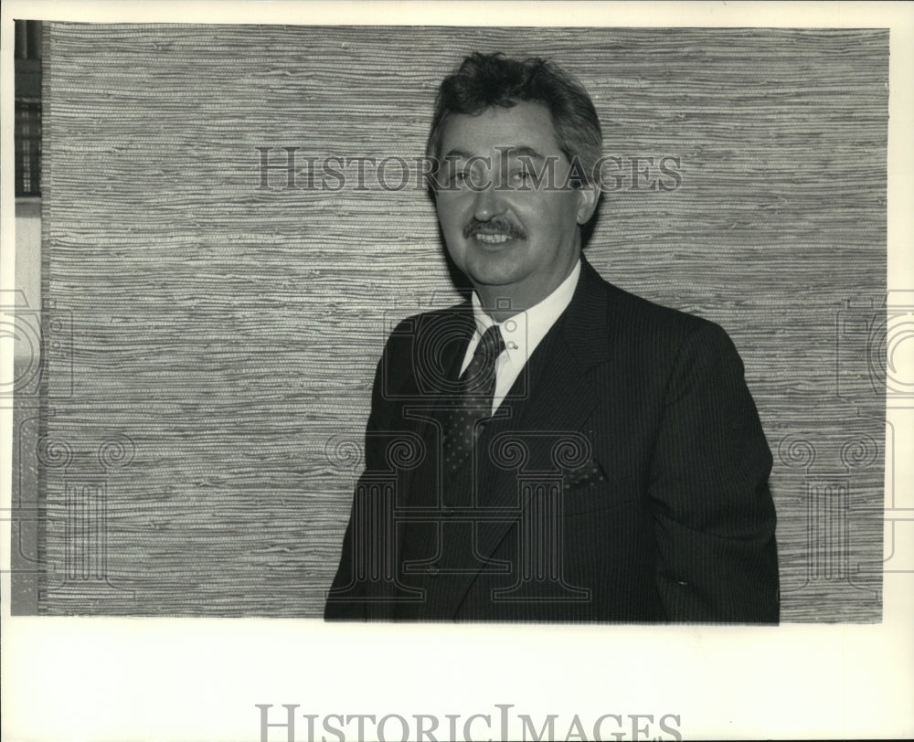 1987 Press Photo Candidate Walter Kraemer, Wisconsin - mja35264-Historic Images