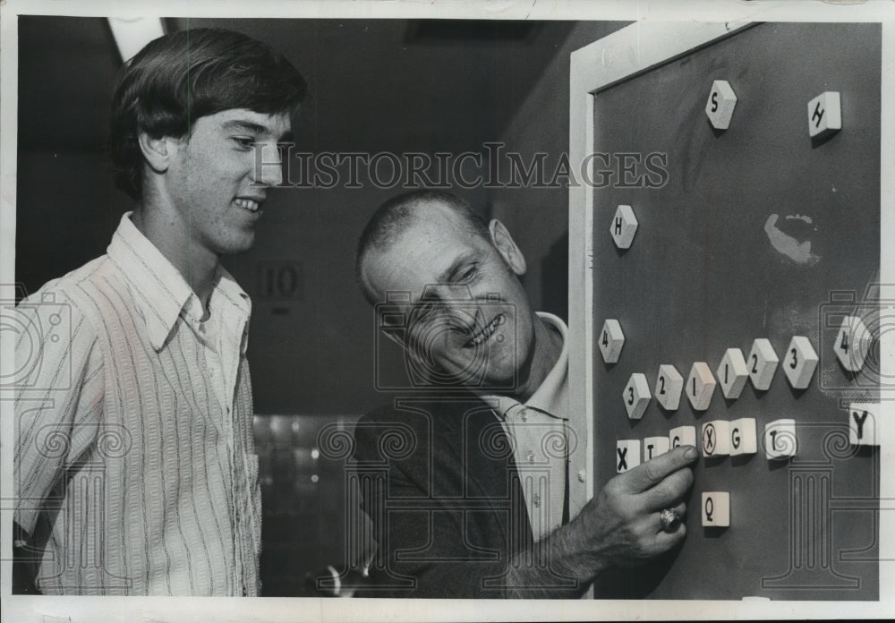 Press Photo Dick Krueger, Madison coach, with Jeff Johnson quarterback-Historic Images