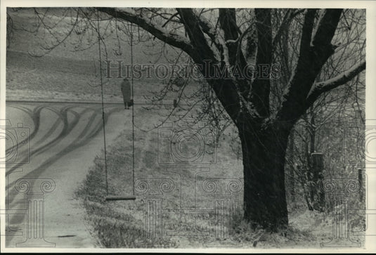 1990 Press Photo Girl waits for school bus on Norm's Road in Delafield-Historic Images