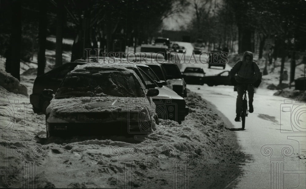 1994 Press Photo Parked cars on Maryland Avenue cause trouble for snow removal - Historic Images