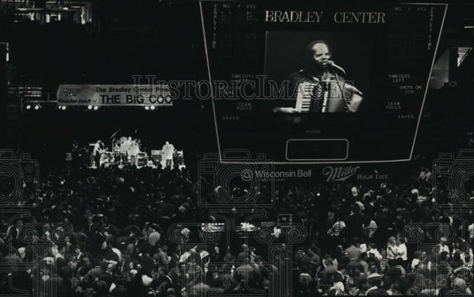 1992 Press Photo C.J. Chenier and his Band play for Patrons during Winterfest-Historic Images