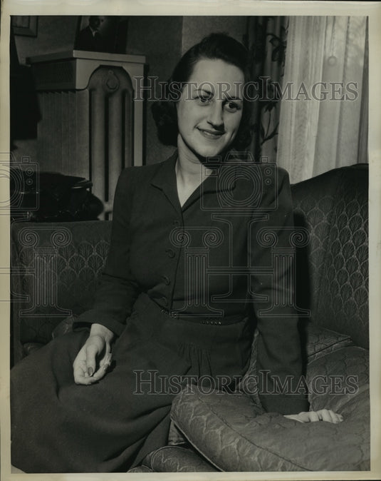 1941 Mrs. James A Maurer, formerly Doris Jean Burghardt - Historic Images