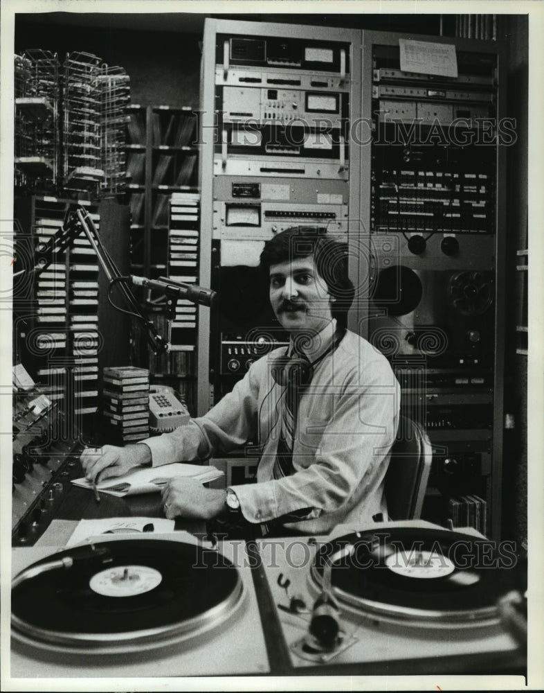 1981 Press Photo Tim Wilson-Disc Jockey of the Year in Eau Claire, Wisconsin-Historic Images