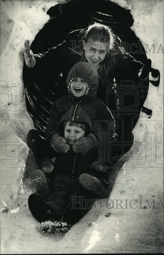 1990 Press Photo Georgia Hanson slides with her sons at Waukesha's Cutler Park.- Historic Images