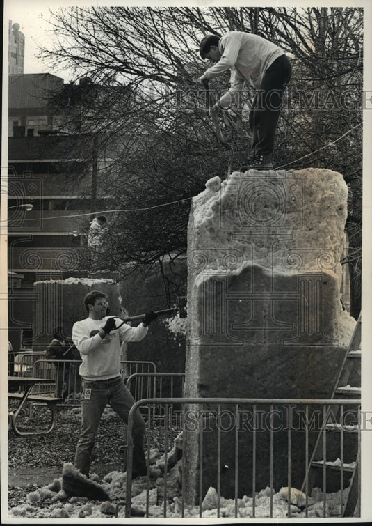 1990 Press Photo Fred Geiger, Matt Mazza In Snow-Sculpting Competition-Historic Images