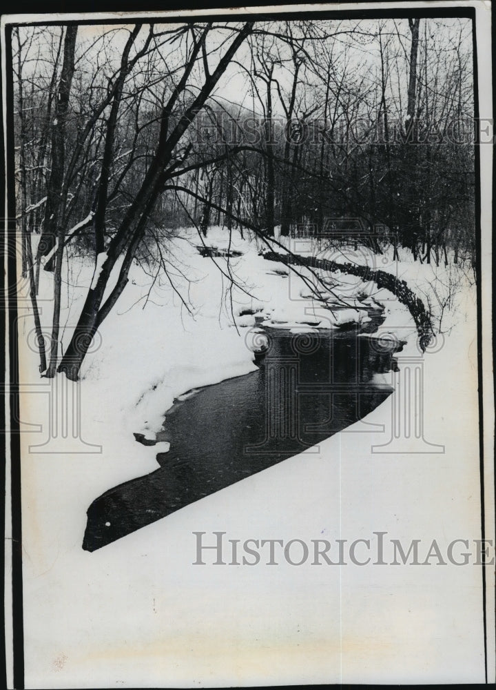1978 Press Photo Oak Creek runs through snow in Grant Park - mja35641-Historic Images