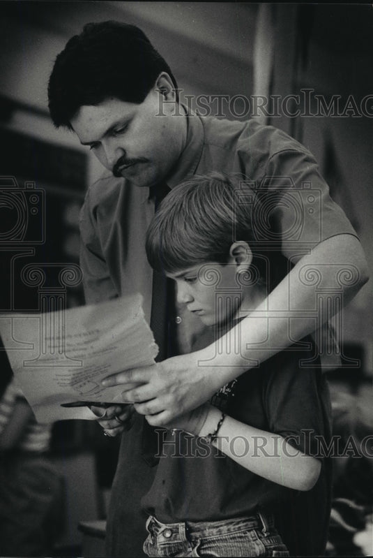 1989 Press Photo Dan Krueger, Kyle Gagan Working On Project - mja35704-Historic Images