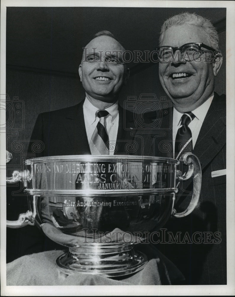 1971 Press Photo Patrick A. Rappe and James C. Windham marketing man of the year-Historic Images