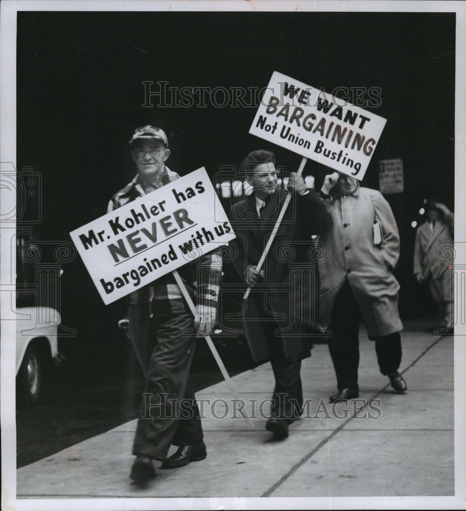 1956 Press Photo Herbert Kohler speaks while Pickets carry signs outside-Historic Images