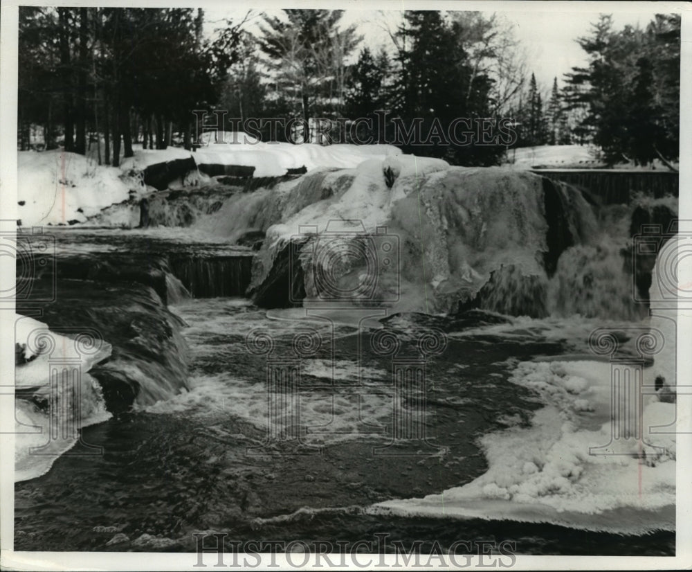 1974 Press Photo Ontonagon River Bond Falls East Paulding Michigan Peninsula - Historic Images
