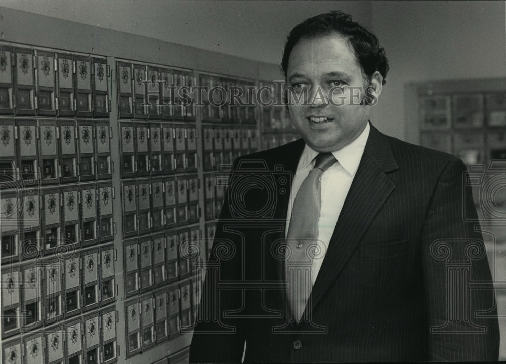 1983 Press Photo Gene H. Kreienbrink is Brookfield&#39;s new postmaster - mja35887-Historic Images