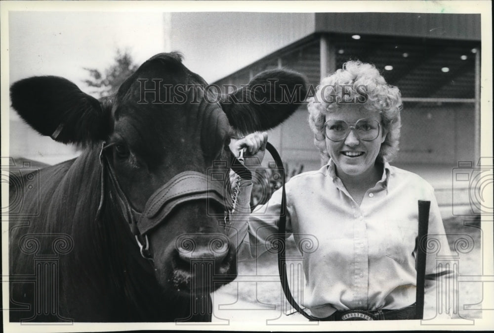 1983 Press Photo Kelly Weiskircher and Grand Champion Steer at the State Fair-Historic Images