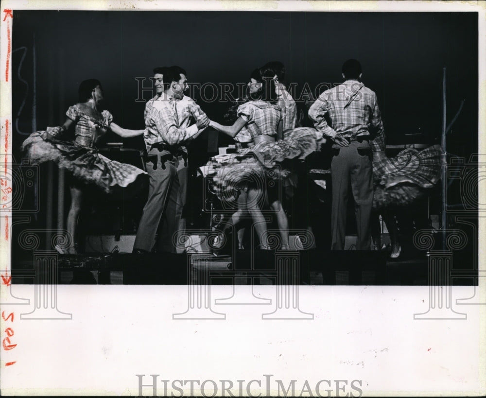 Press Photo The Hollywood Square Dancers whirled on the state fair stage-Historic Images