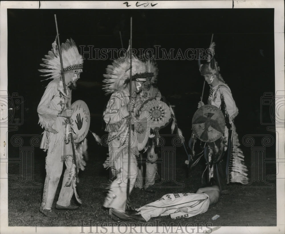 1947 Press Photo &quot;Indian chiefs&quot; cavort in a buffalo dance - mja36177-Historic Images