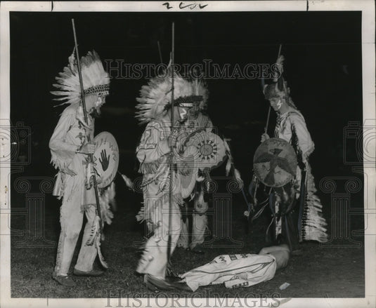 1947 Press Photo "Indian chiefs" cavort in a buffalo dance - mja36177-Historic Images