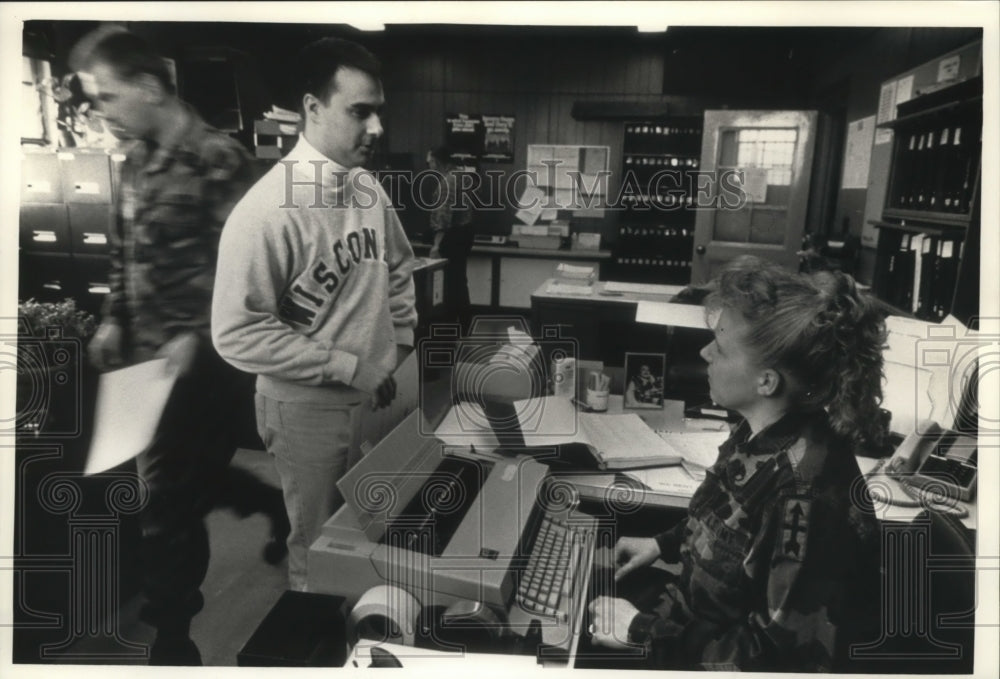 1992 Press Photo Lieutenant David A. Ceniti at the Wisconsin National Guard-Historic Images