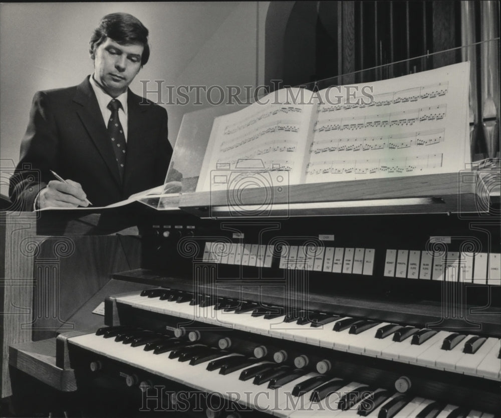 1983 Press Photo Kenneth Kosche, Music Director At Saint John&#39;s Lutheran Church-Historic Images