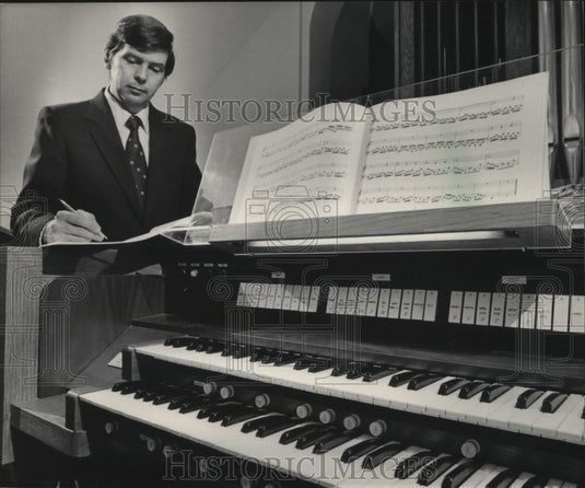 1983 Press Photo Kenneth Kosche, Music Director At Saint John's Lutheran Church-Historic Images