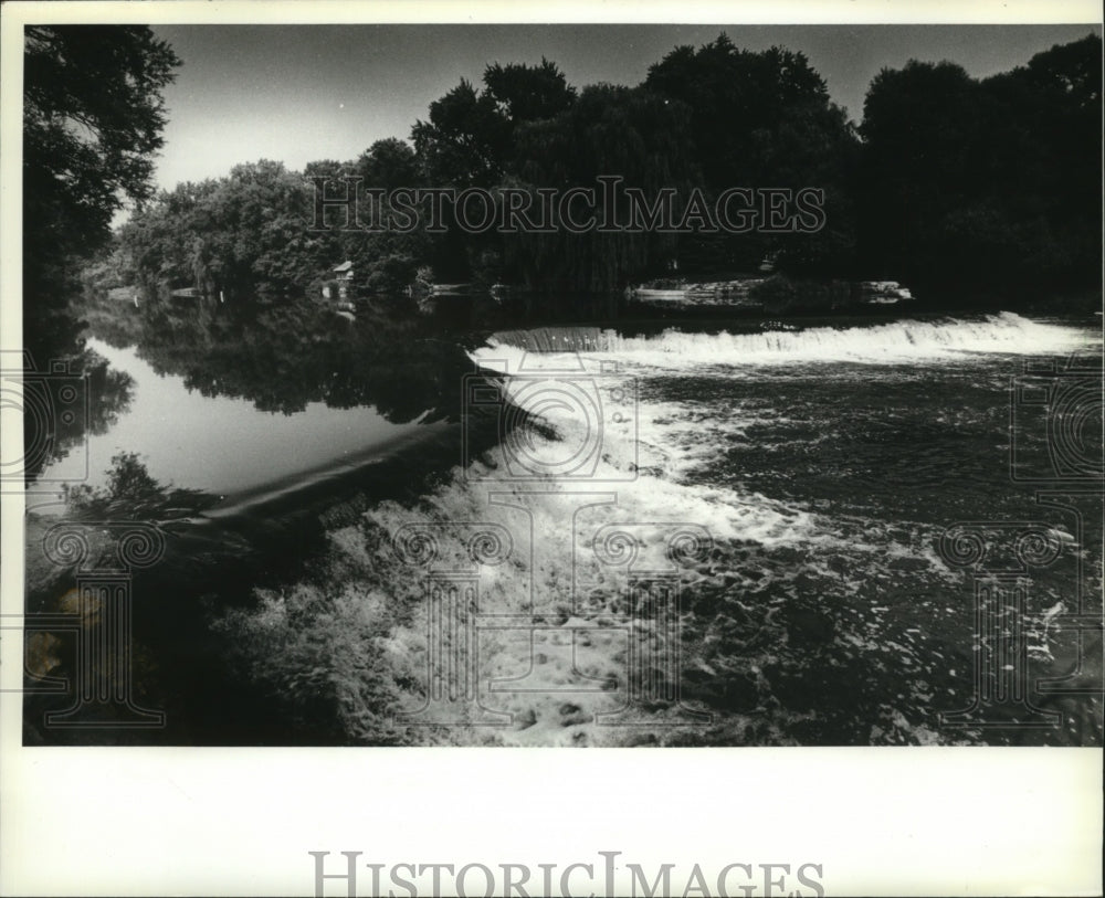 1985 Press Photo View of waterfall in Kletzsch Park during summer - mja36374-Historic Images