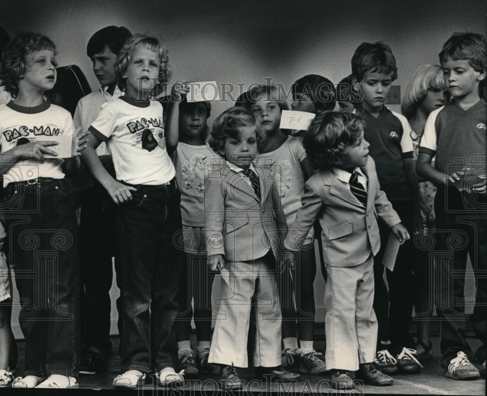 1983 Press Photo Children competed in the look-alike twins contest at the fair.-Historic Images