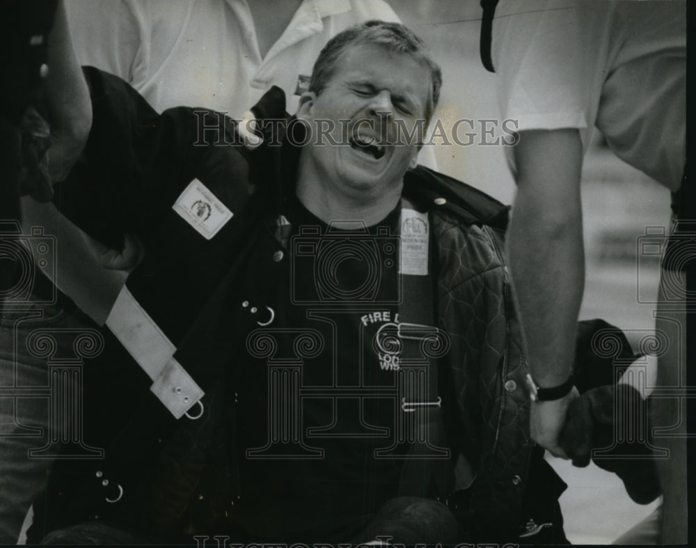 1994 Press Photo Jeff Ramsey in the Wisconsin State Fair's Victim Rescue Event-Historic Images