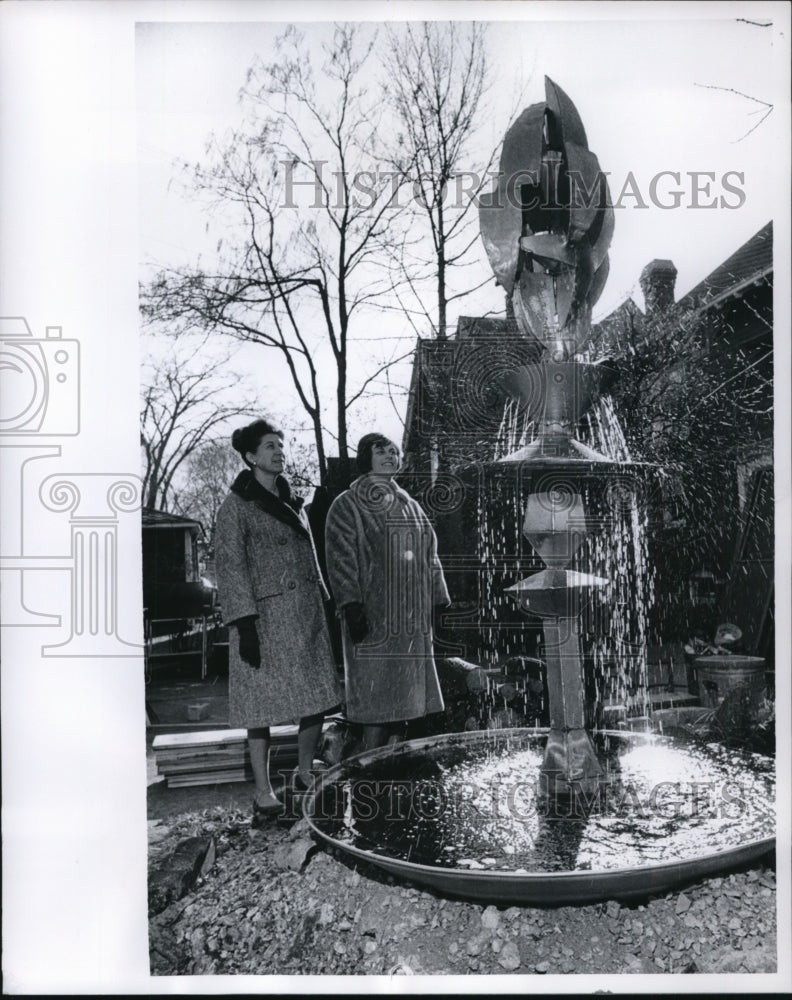 1965 Press Photo Mrs John Blum and Mrs Kraynik at the University of Wisconsin-Historic Images