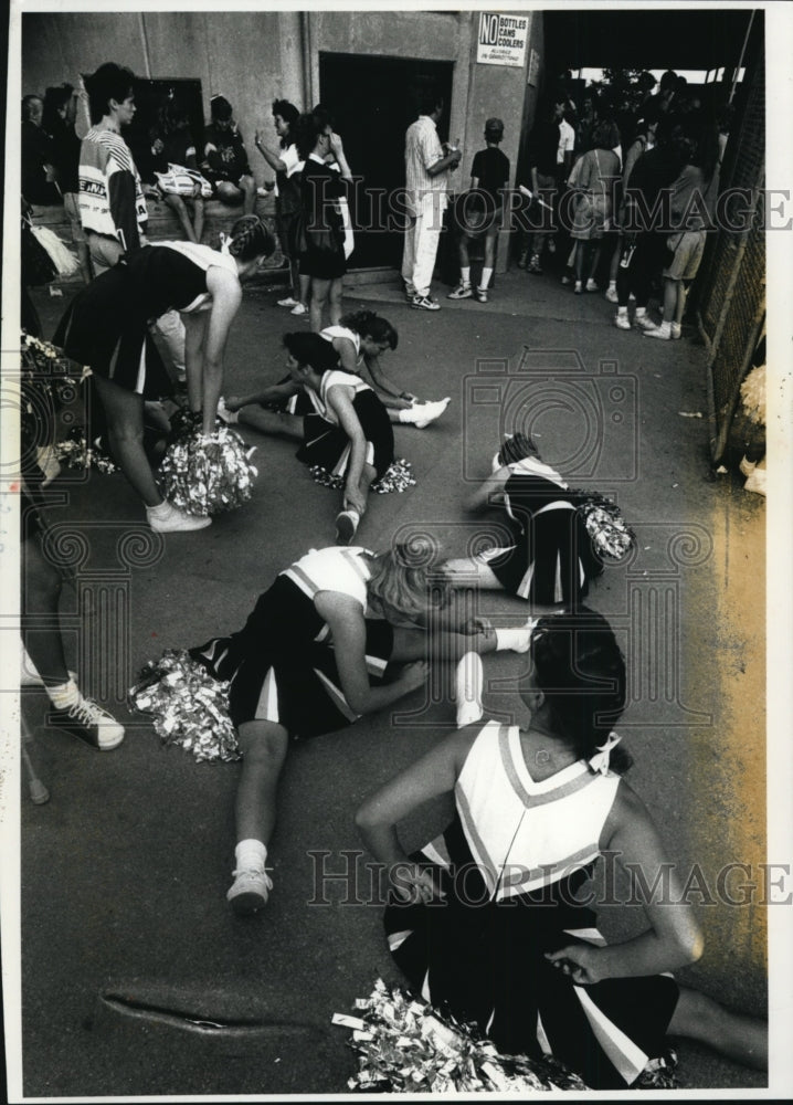 1990 Press Photo Menomonee Falls Pompon Team Readies at the Wisconsin State Fair-Historic Images