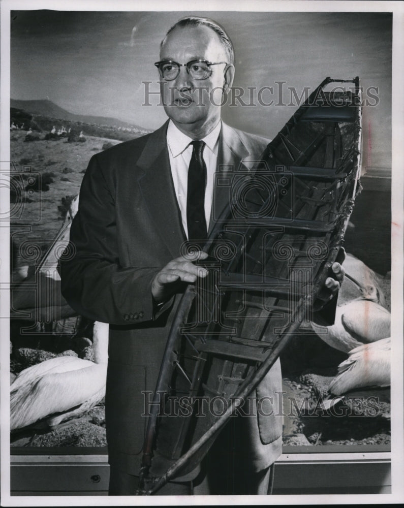 1959 Press Photo Dr. Walter D. Kline holding an Alaskan boat model at the museum-Historic Images
