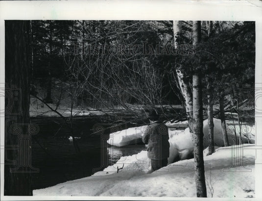 1967 Press Photo A winter day in Wisconsin-man enjoys the Brule River.-Historic Images