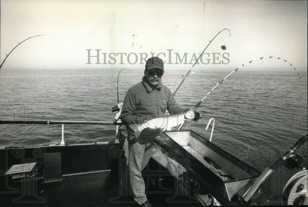 1994 Press Photo Terry Koper Fishing On Lake Michigan - mja37336-Historic Images