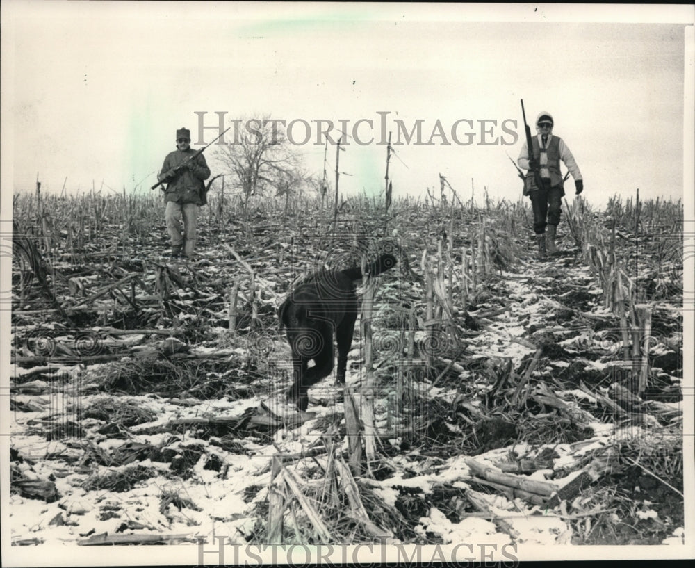 1986 Press Photo Terry Koper And Dog, Cody, Pheasant Hunting - mja37348-Historic Images