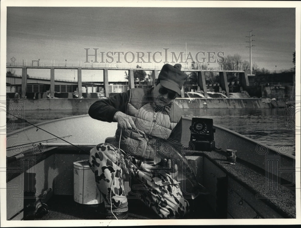 1990 Press Photo Terry Koper, Sentinel Outdoor Writer, Fishing On A River-Historic Images