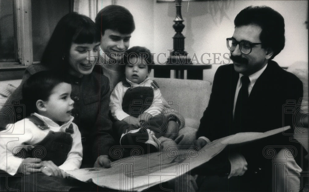 1988 Press Photo Koenig Family Looking At Plans For New Milwaukee River Home-Historic Images