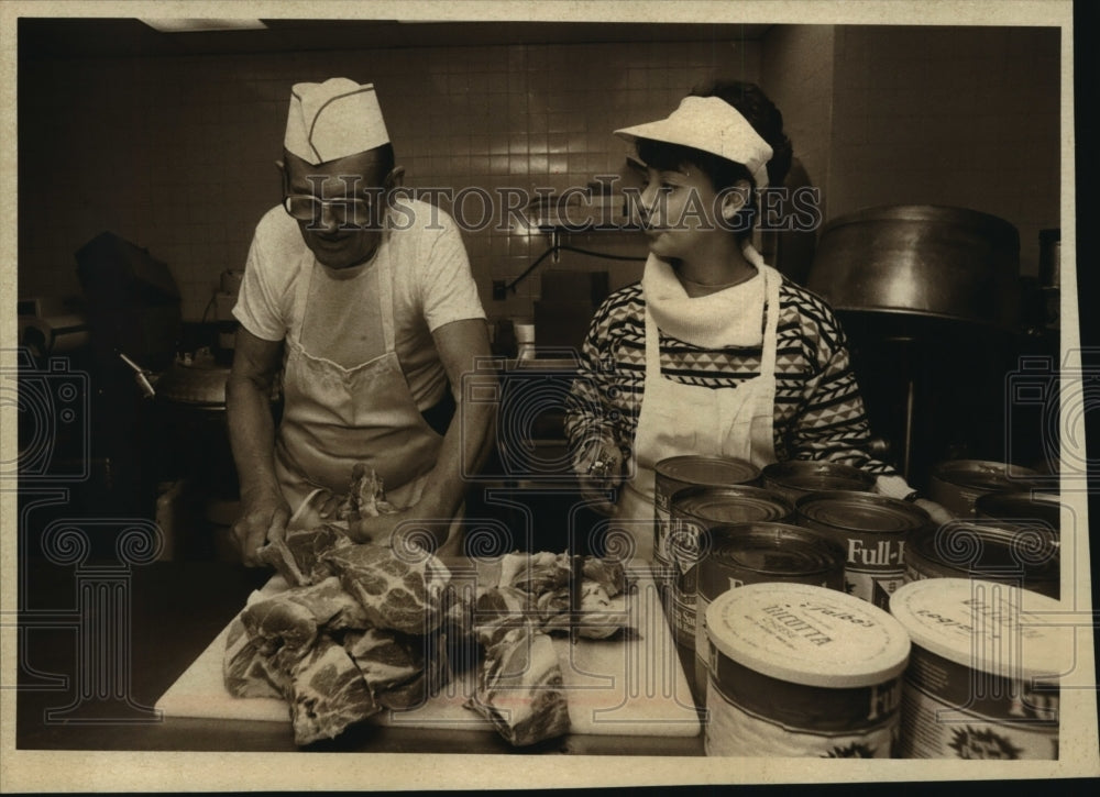 1990 Press Photo Walter Kowalski, Maria Ruiz Making Sausage - mja37404-Historic Images