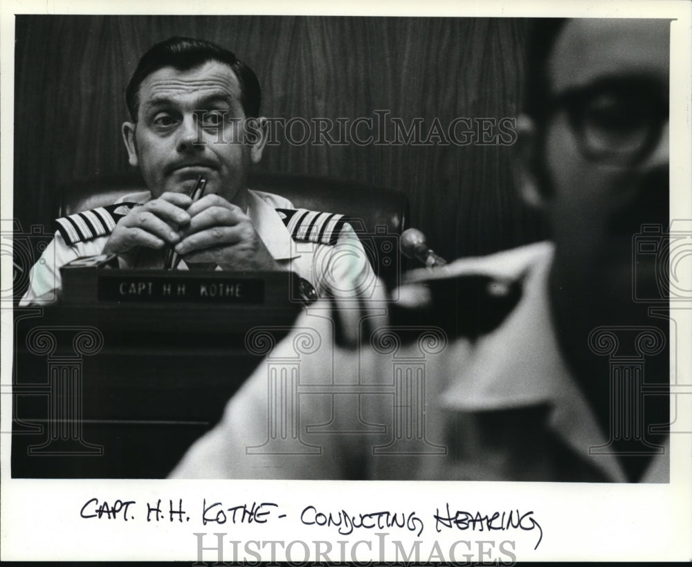 1981 Press Photo Captain H.H. Kothe Coast Guard Conducting a Hearing for Court-Historic Images