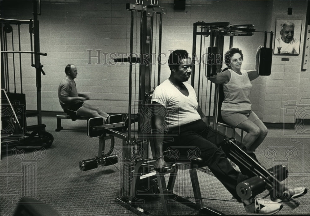 1988 Press Photo The Harold Zip Morgan Memorial Exercise Room At The YMCA - Historic Images