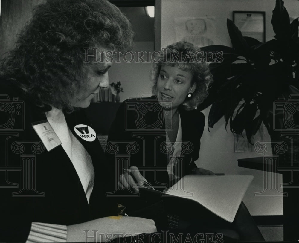 1992 Press Photo Joana Hemschemeyer Case Coordinator, Kim Peters Director YMCA-Historic Images
