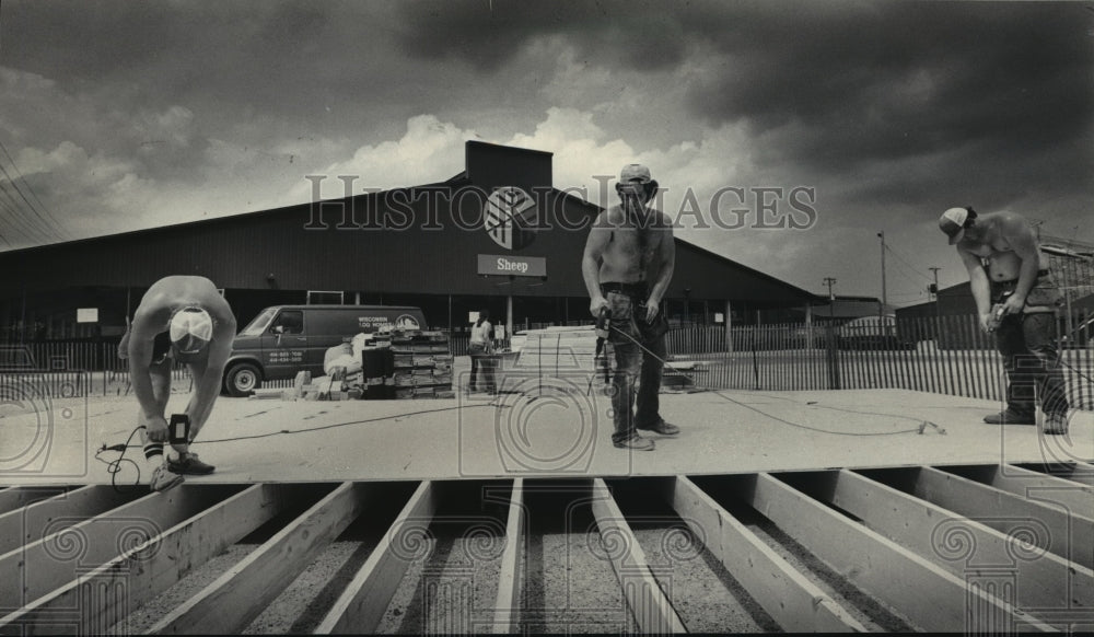 1983 Press Photo Wisconsin State Fair Construction for Model Log Home-Historic Images