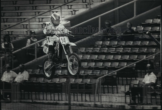 1988 Press Photo A motorcycle stunt rider flies over the track at the State Fair-Historic Images