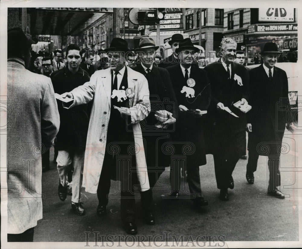 1982 Press Photo Philip Kuehn and Republican leaders conduct handshake walkathon-Historic Images