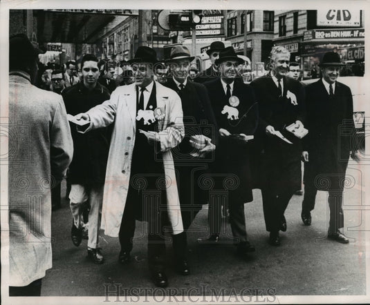 1982 Press Photo Philip Kuehn and Republican leaders conduct handshake walkathon-Historic Images