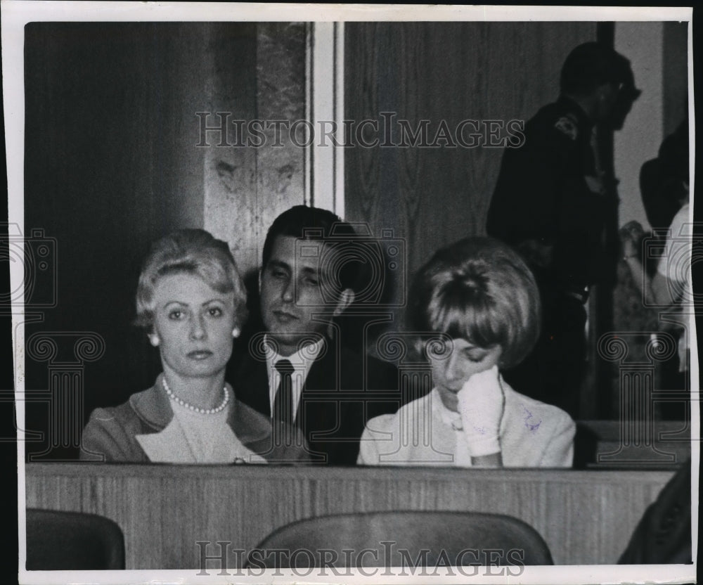 1967 Press Photo Mrs Kramer sat through the arraignment as husband was charged.-Historic Images