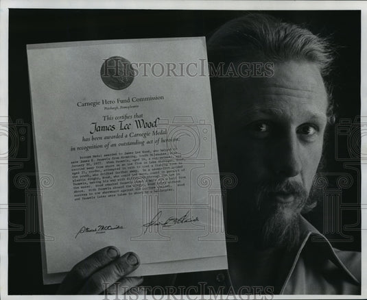 1977 Press Photo Jim Wood Awarded Carnegie Medal For Act Of Heroism - mja37818-Historic Images