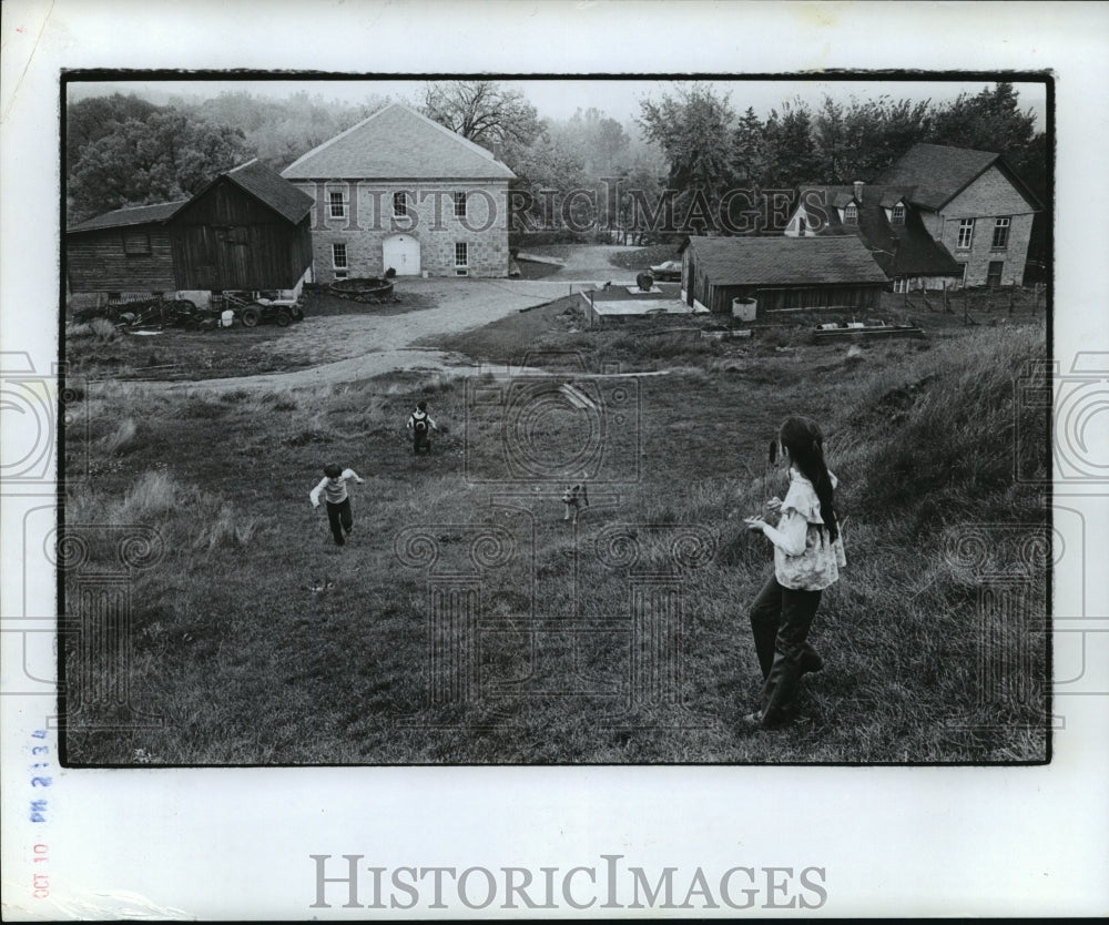 1973 Press Photo Wollersheim Children Play On Hill Near Their Home - mja37849-Historic Images