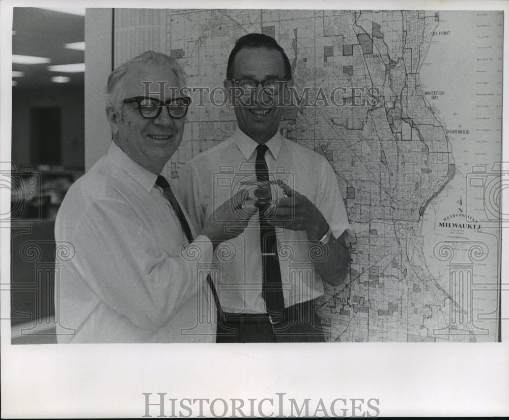 1968 Press Photo Avery Wittenberger Receiving a 25 Year Medallion - mja37876-Historic Images