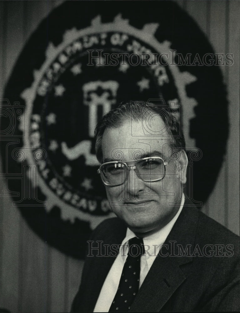 1986 Press Photo H. Ernest Woodby retiring as chief of Milwaukee&#39;s FBI office - Historic Images
